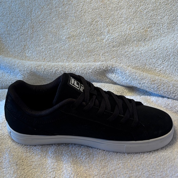NWOT-Fila Classic Black and White Sneakers - Picture 3 of 11